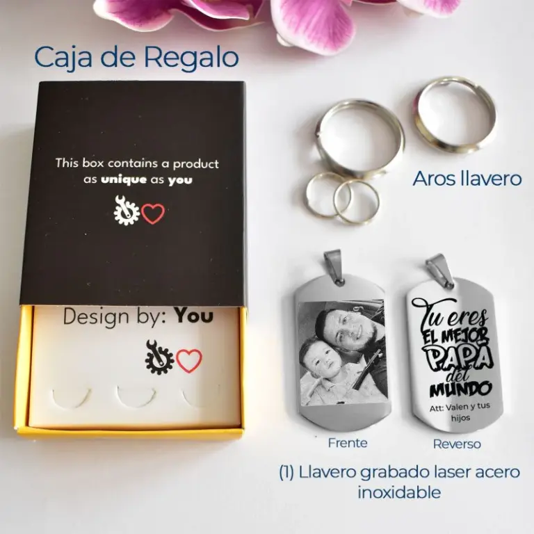 Caja de regalo, aros y ejemplo del frente y reverso de un llavero Custom Love